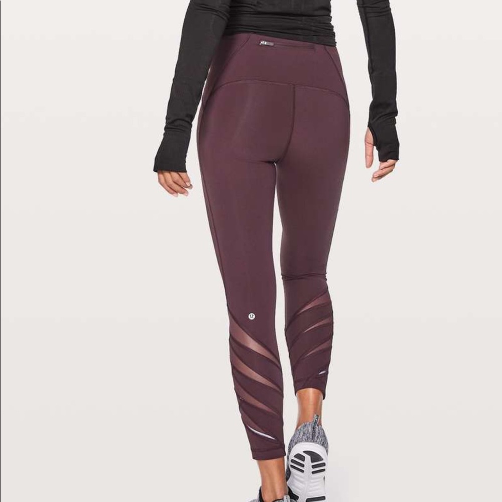 Lululemon Motionful 7/8 Tight 25". Size 6.